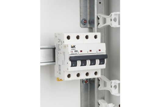 ARMAT Автоматический выключатель M10N 4P C 63А IEK