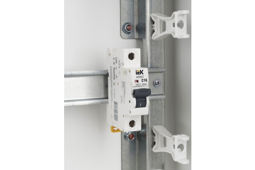 ARMAT Автоматический выключатель M06N 1P C 16А IEK