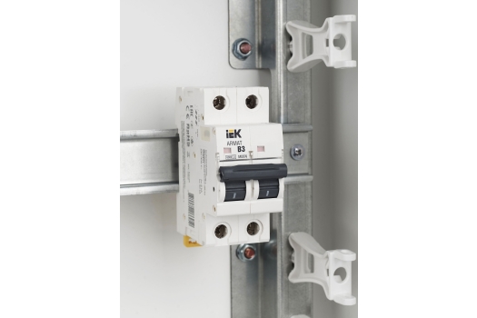 ARMAT Автоматический выключатель M06N 2P B 3А IEK