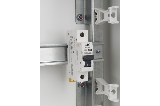 ARMAT Автоматический выключатель M06N 1P C 10А IEK