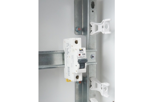 ARMAT Автоматический выключатель M06N 1P C 32А IEK
