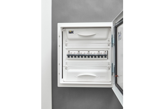ARMAT Автоматический выключатель M06N 3P C 63А IEK