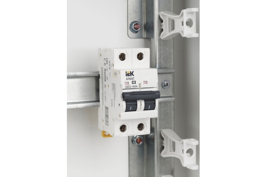 ARMAT Автоматический выключатель M06N 2P C 3А IEK