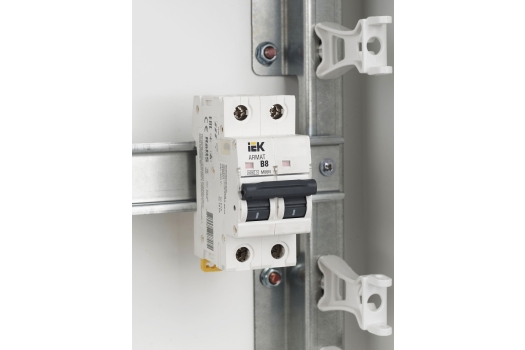 ARMAT Автоматический выключатель M06N 2P B 8А IEK