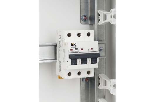 ARMAT Автоматический выключатель M10N 3P C 63А IEK