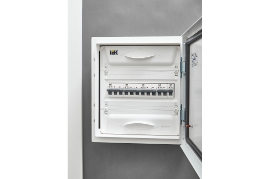 ARMAT Автоматический выключатель M06N 3P C 10А IEK