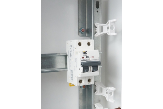 ARMAT Автоматический выключатель M10N 2P C 25А IEK