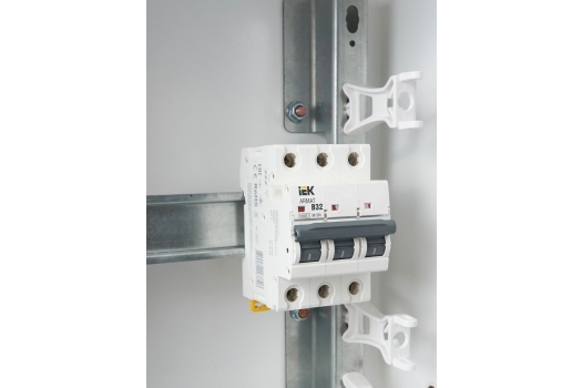 ARMAT Автоматический выключатель M10N 3P B 32А IEK
