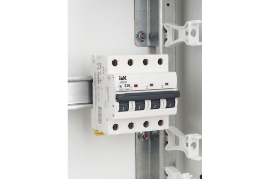 ARMAT Автоматический выключатель M06N 4P C 16А IEK