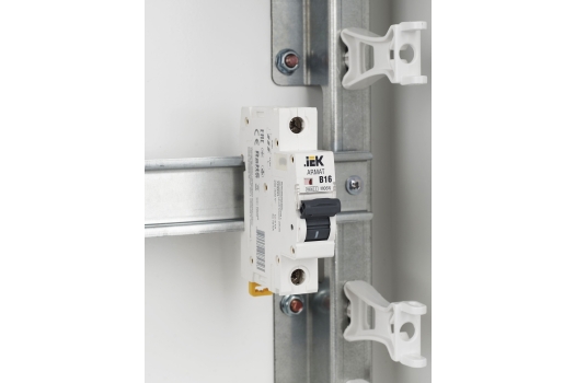 ARMAT Автоматический выключатель M06N 1P B 16А IEK