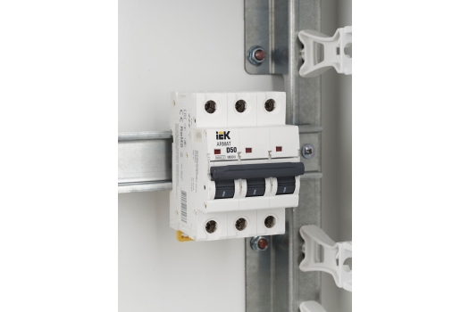 ARMAT Автоматический выключатель M06N 3P D 50А IEK