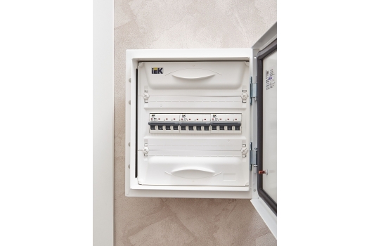 ARMAT Автоматический выключатель M06N 4P C 13А IEK