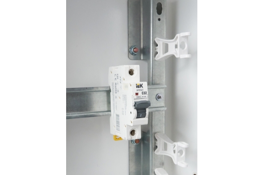 ARMAT Автоматический выключатель M10N 1P C 32А IEK