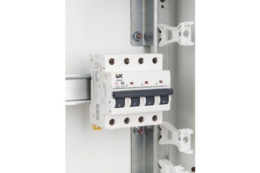 ARMAT Автоматический выключатель M06N 4P C 2А IEK
