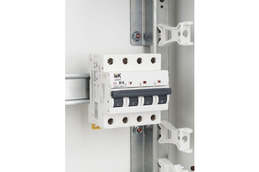 ARMAT Автоматический выключатель M06N 4P B 16А IEK