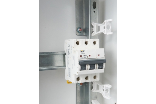 ARMAT Автоматический выключатель M06N 3P D 63А IEK