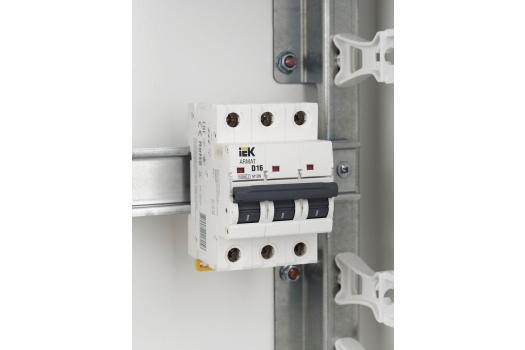 ARMAT Автоматический выключатель M10N 3P D 16А IEK