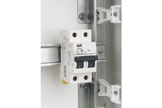 ARMAT Автоматический выключатель M06N 2P C 4А IEK