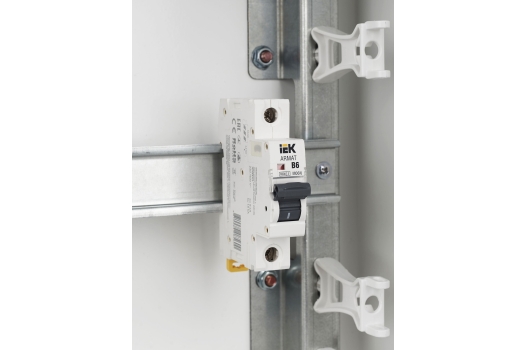 ARMAT Автоматический выключатель M06N 1P B 6А IEK