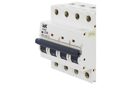 ARMAT Автоматический выключатель M06N 4P C 13А IEK