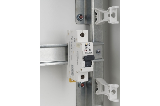 ARMAT Автоматический выключатель M06N 1P C 6А IEK