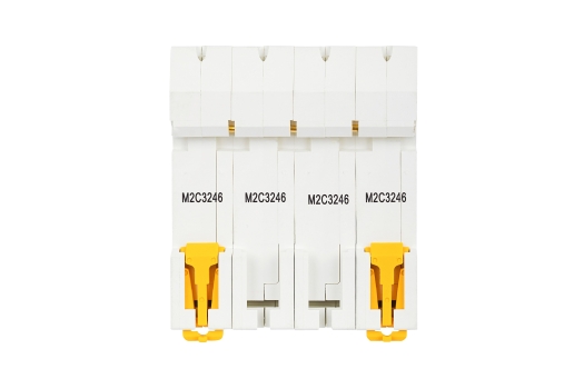 ARMAT Автоматический выключатель M06N 4P C 32А IEK