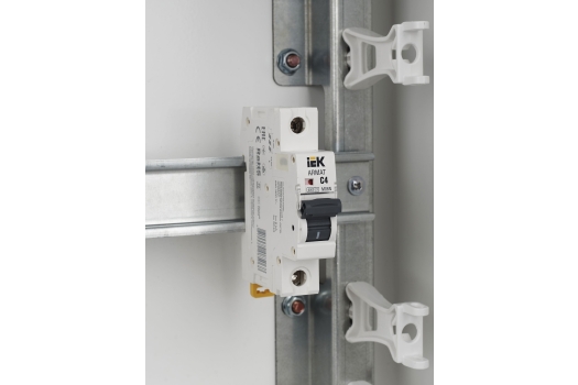 ARMAT Автоматический выключатель M06N 1P C 4А IEK