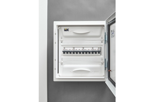 ARMAT Автоматический выключатель M06N 3P B 6А IEK